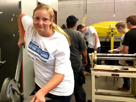 参加COC先进制造与焊接营项目的学生。